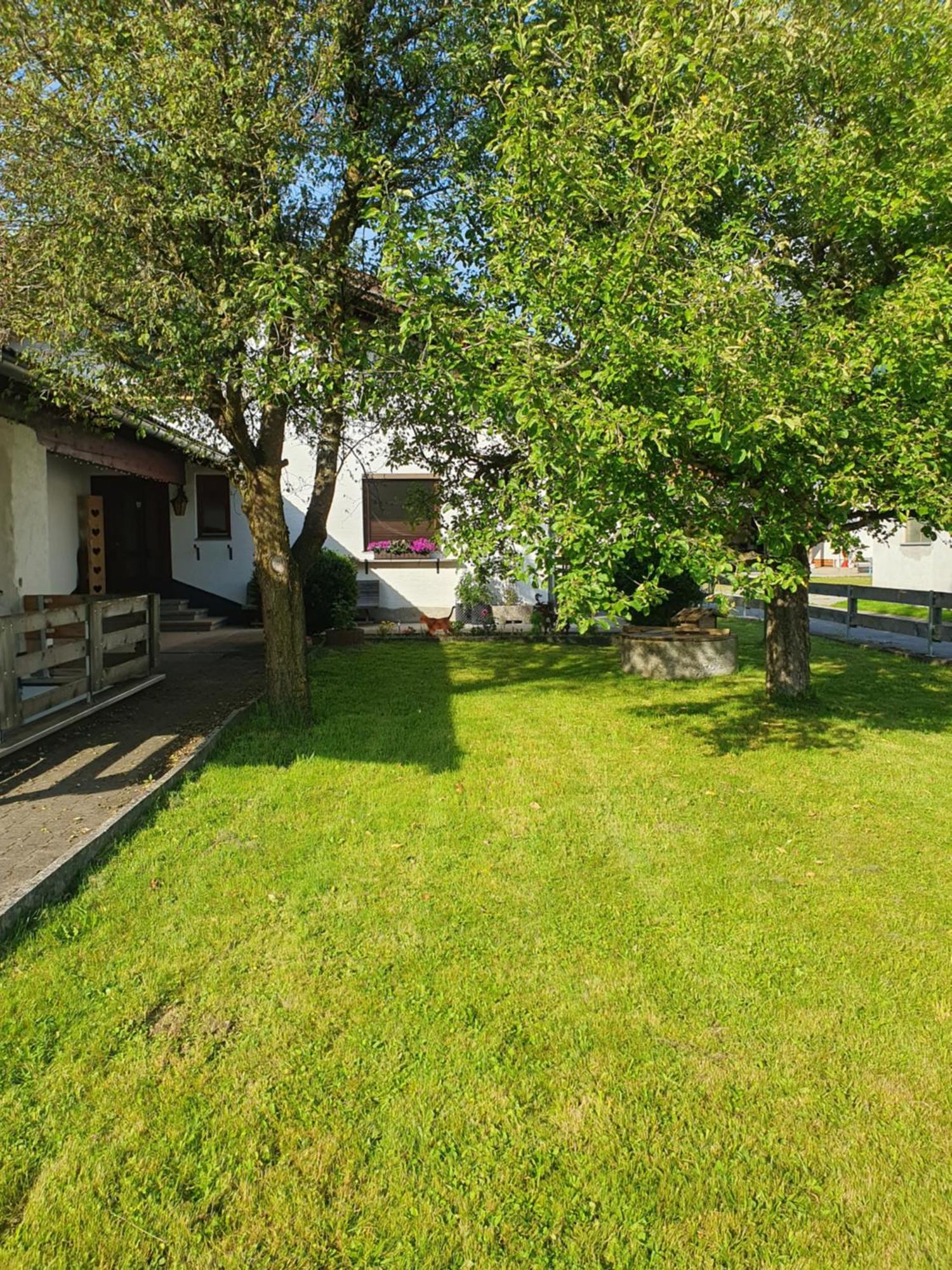 Lechufer, 80M2, Haushaelfte Mit Privatem Eingang, Kaminofen, Terrasse, Garten Pinswang Exterior foto